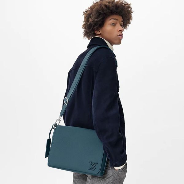 ☆新作★ルイヴィトン★ニューメッセンジャー 偽物 バッグ LVロゴ M59327